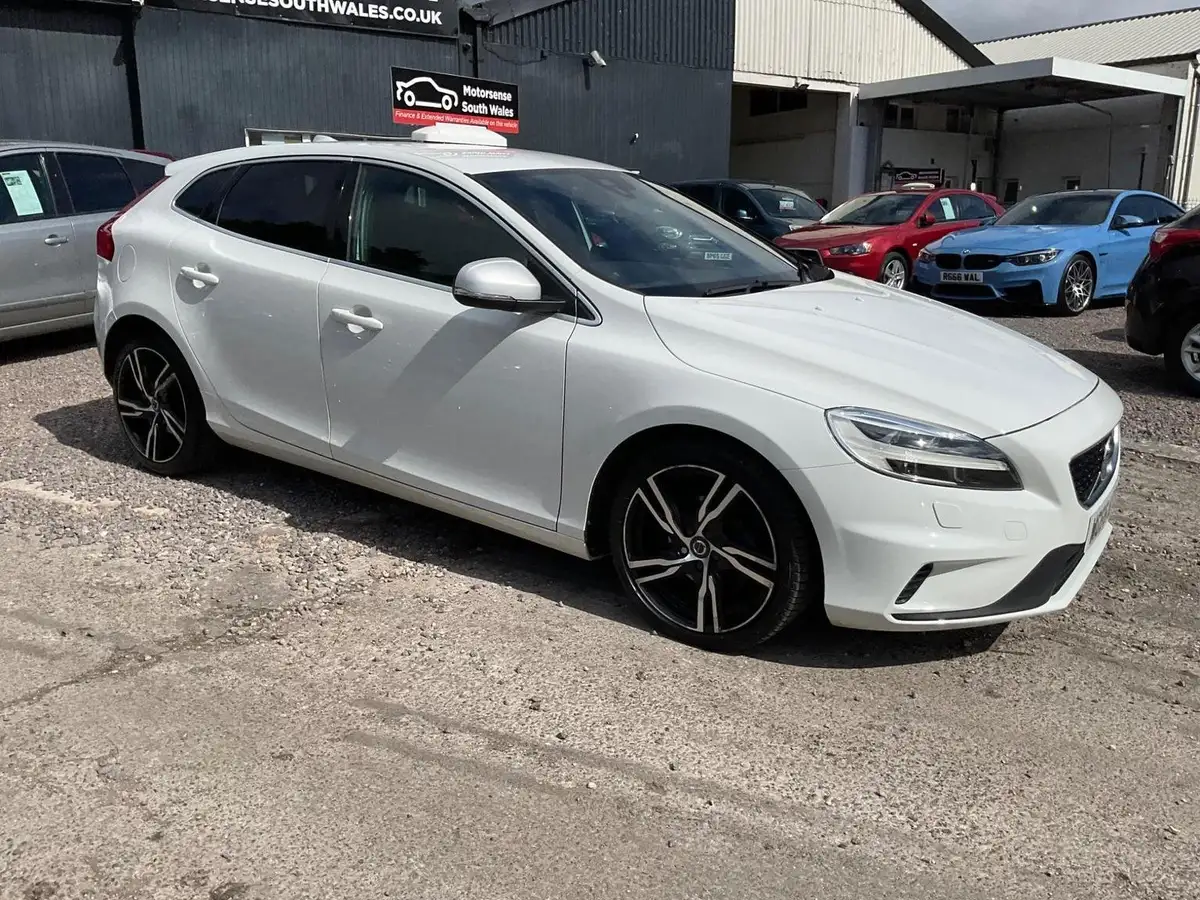 2016-volvo-v40-20td-d2-r-design-pro-big-50