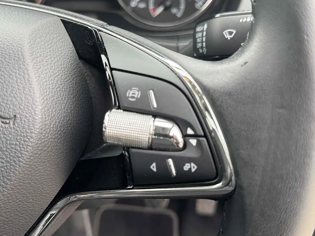 2021-skoda-fabia-10-tsi-se-95ps-estate-big-23