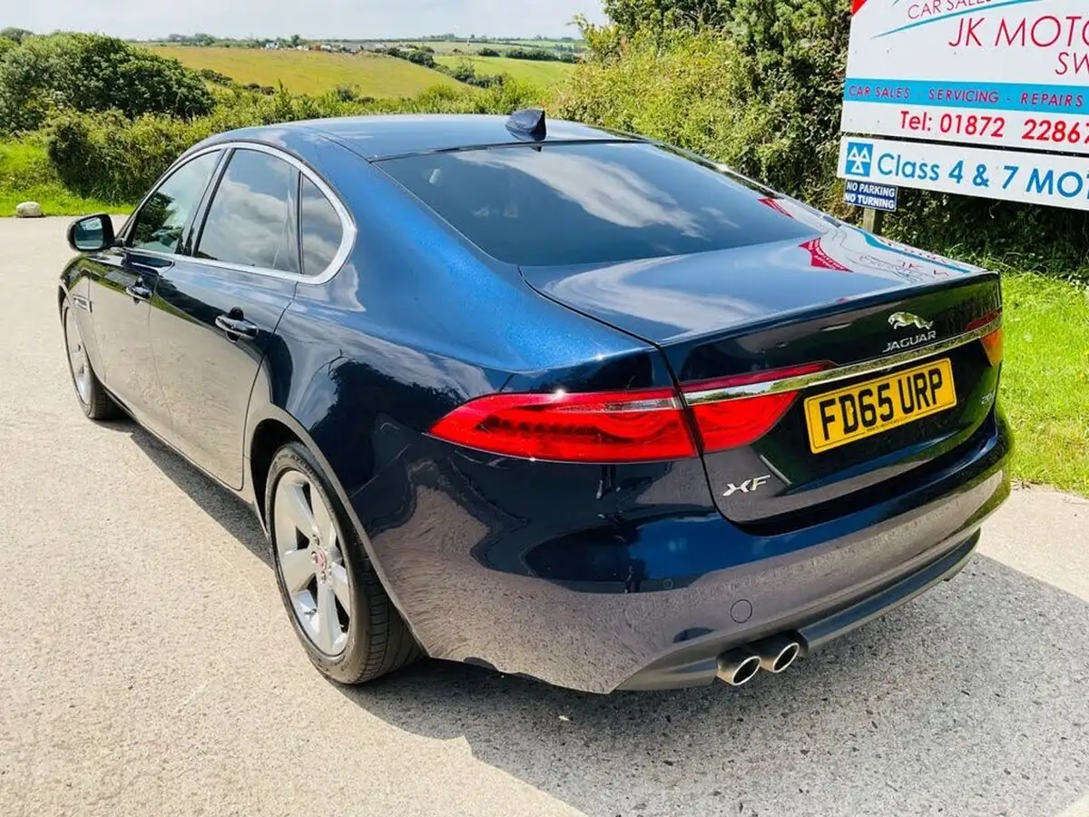 2015-jaguar-xf-20td-portfolio-180ps-auto-big-6