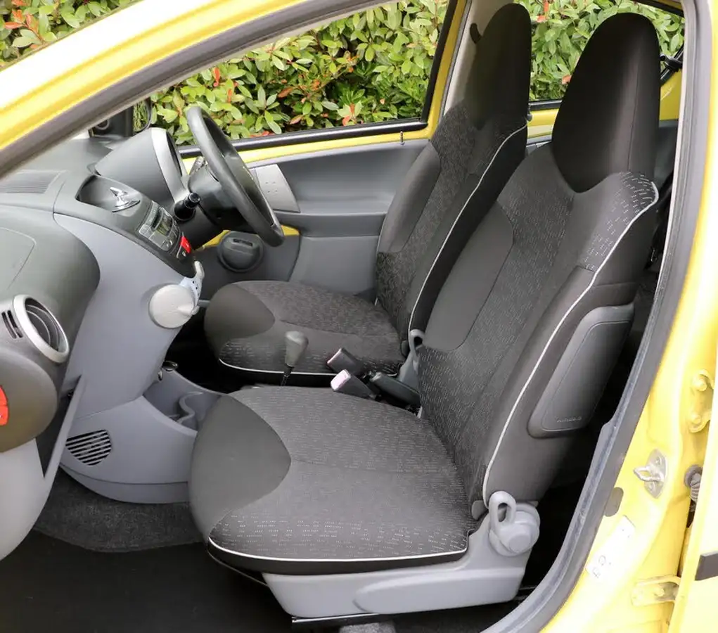2010-peugeot-107-10-urban-5d-2-tronic-big-17