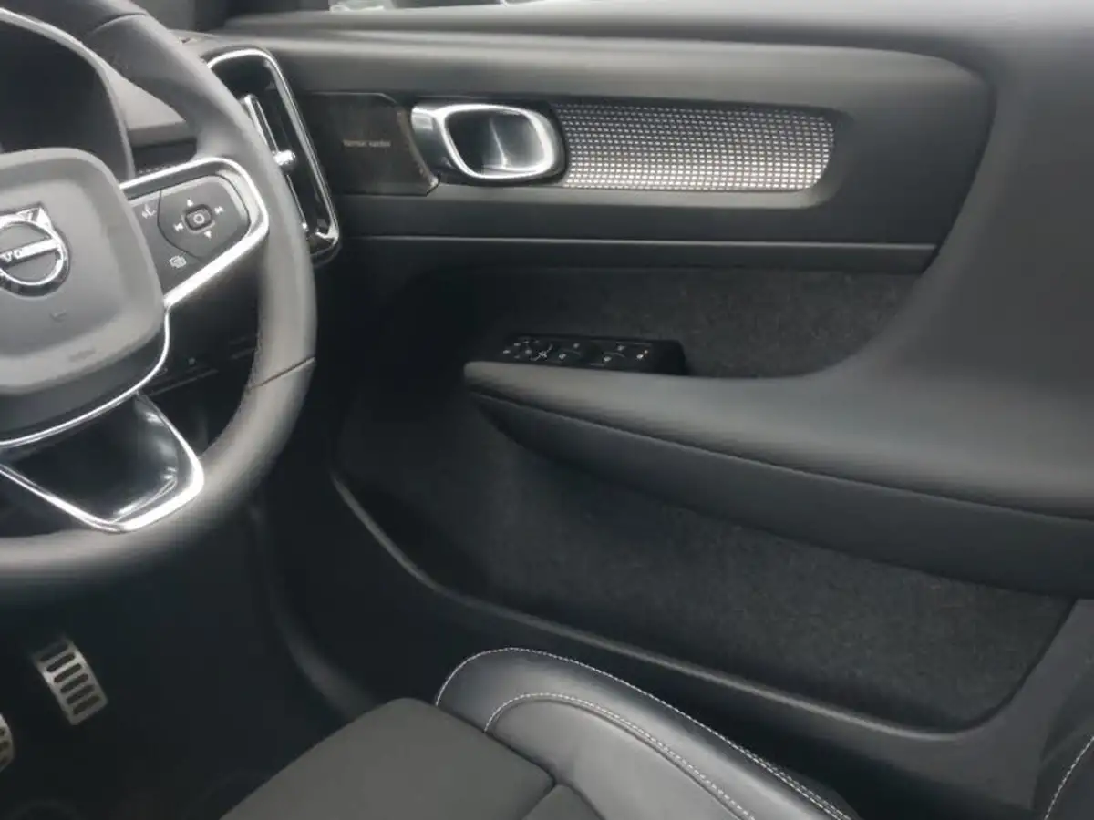 2021-volvo-xc40-15-t5-r-design-262bhp-big-9