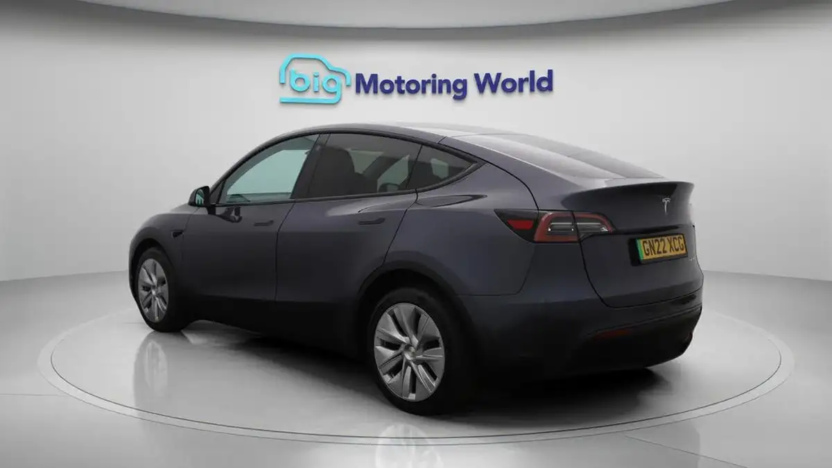 2022-tesla-model-y-e-long-range-big-5