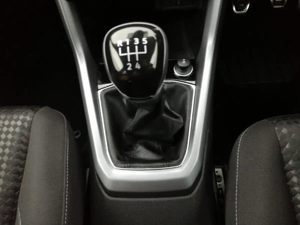 2021-volkswagen-t-cross-10-tsi-active-95ps-big-11