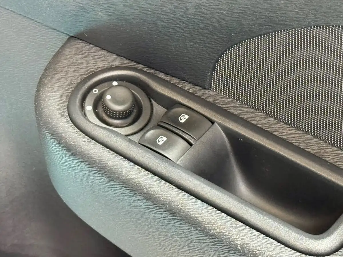 2014-renault-twingo-12-dynamique-big-15