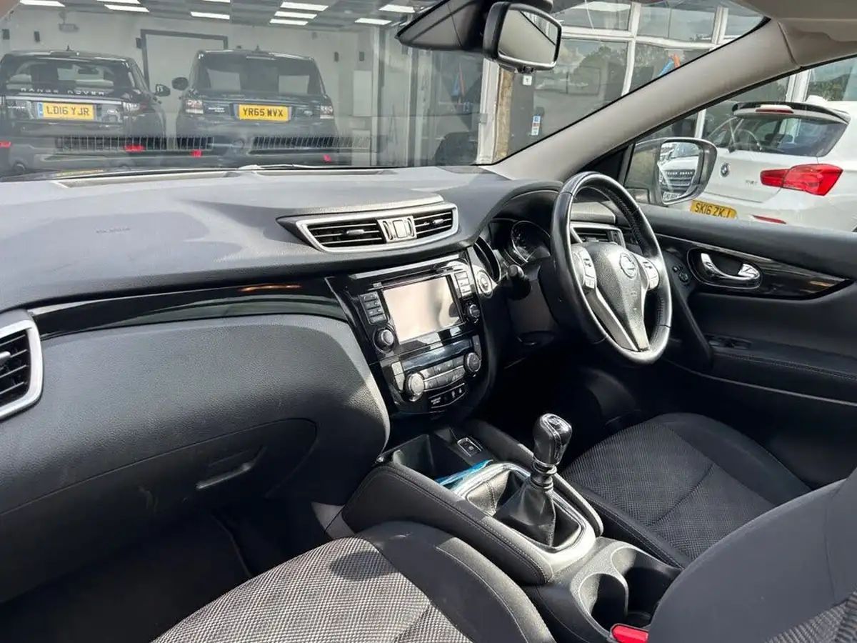 2015-nissan-qashqai-15dci-n-tec-big-18