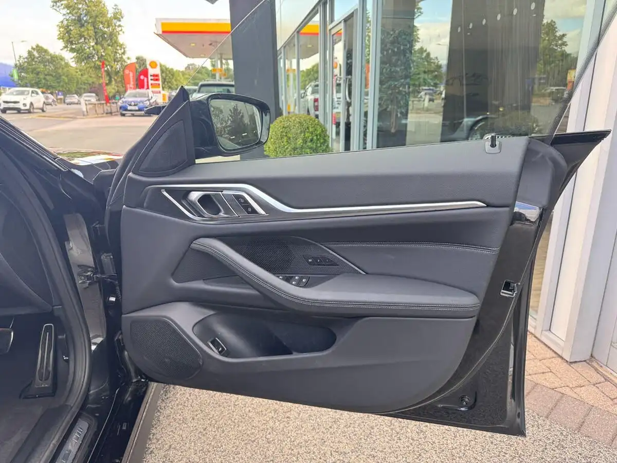 2025-bmw-i4-e-m50-big-49