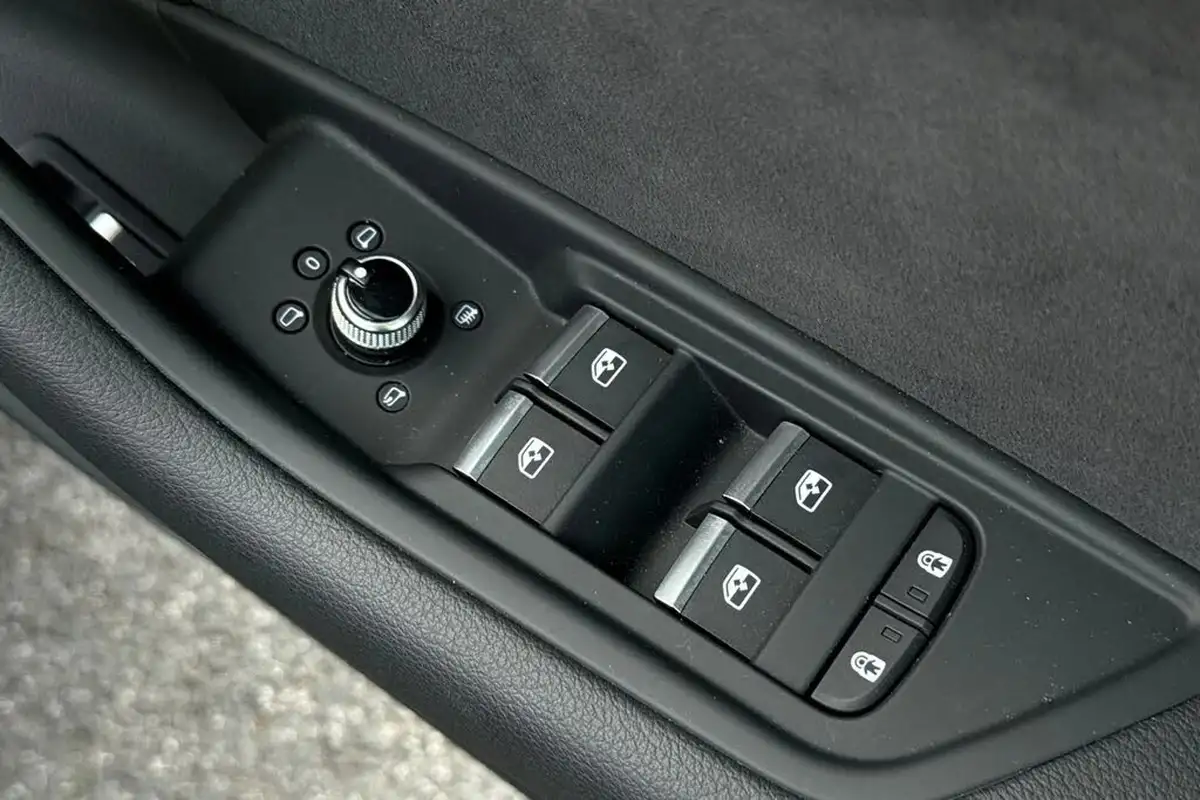 2024-audi-a4-avant-20-35-tfsi-black-edition-big-28