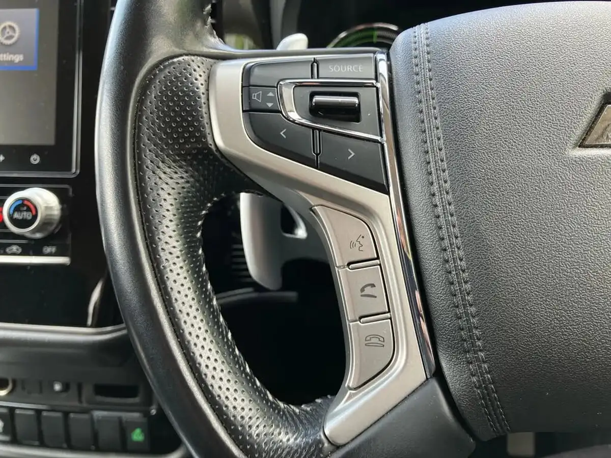 2020-mitsubishi-outlander-24-design-phev-big-18