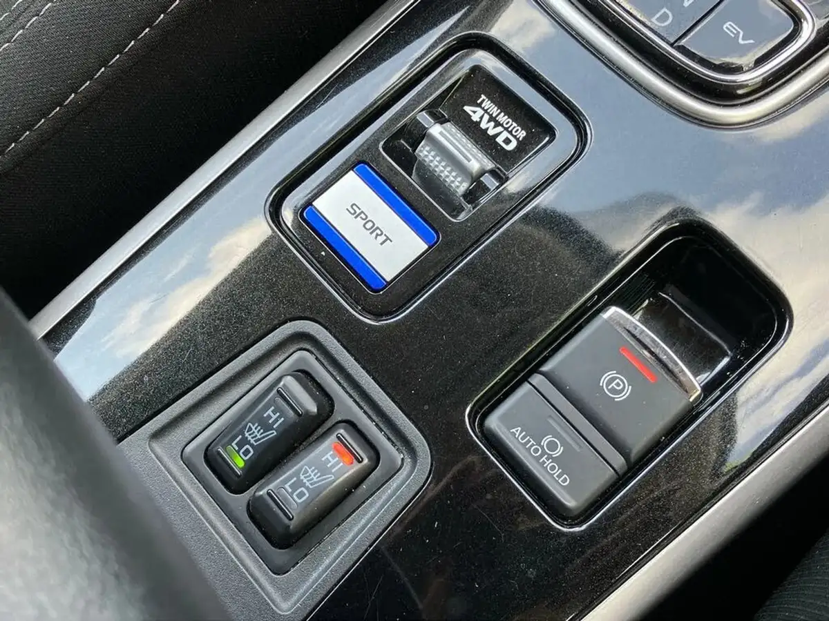 2020-mitsubishi-outlander-24-design-phev-big-42