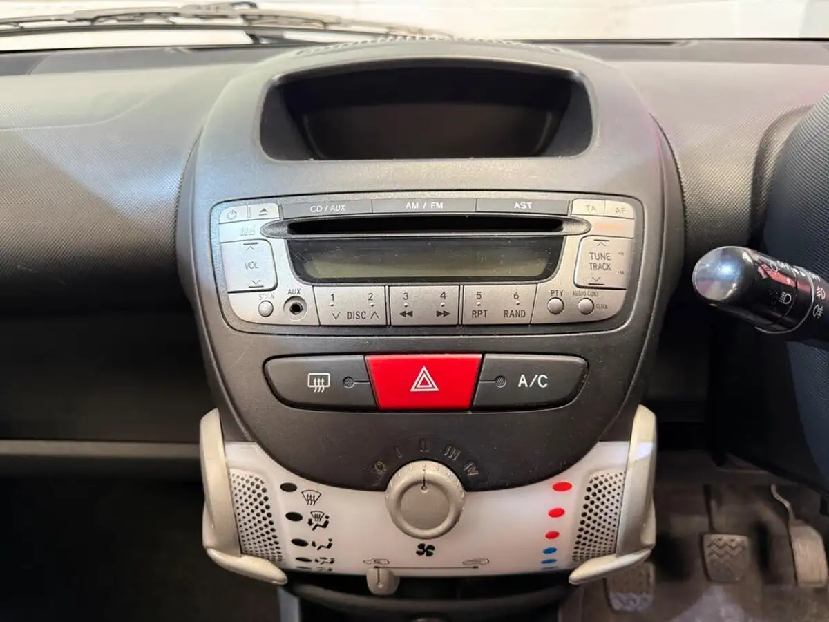 2014-peugeot-107-10-active-5d-big-36