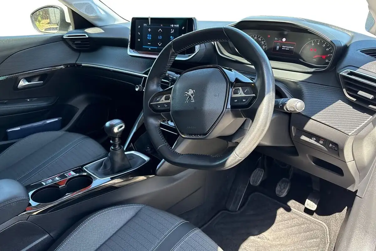 2021-peugeot-208-12-puretech-allure-100bhp-big-9