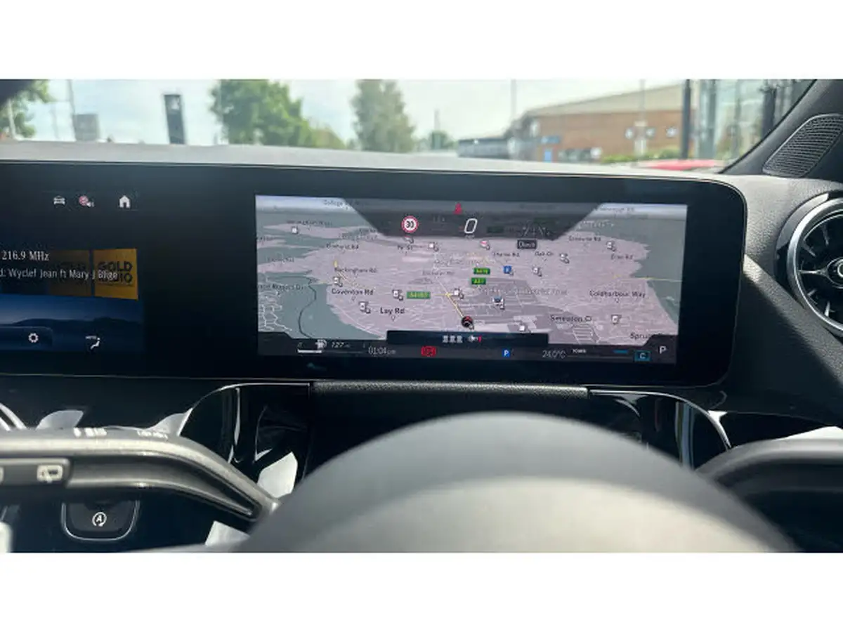 2024-mercedes-benz-gla-class-13-gla-200-amg-line-executive-big-36