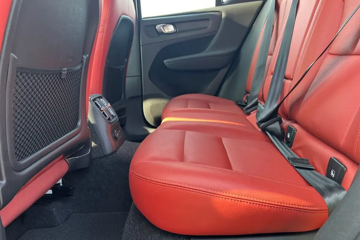 2021-volvo-xc40-15-t4-inscription-208bhp-big-16