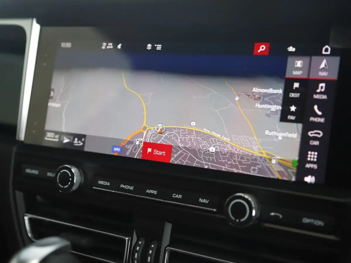 2021-porsche-macan-30-s-big-35