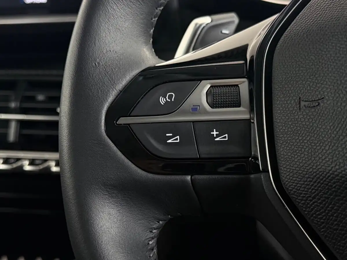 2022-peugeot-208-12-puretech-allure-premium-100bhp-eat8-big-21