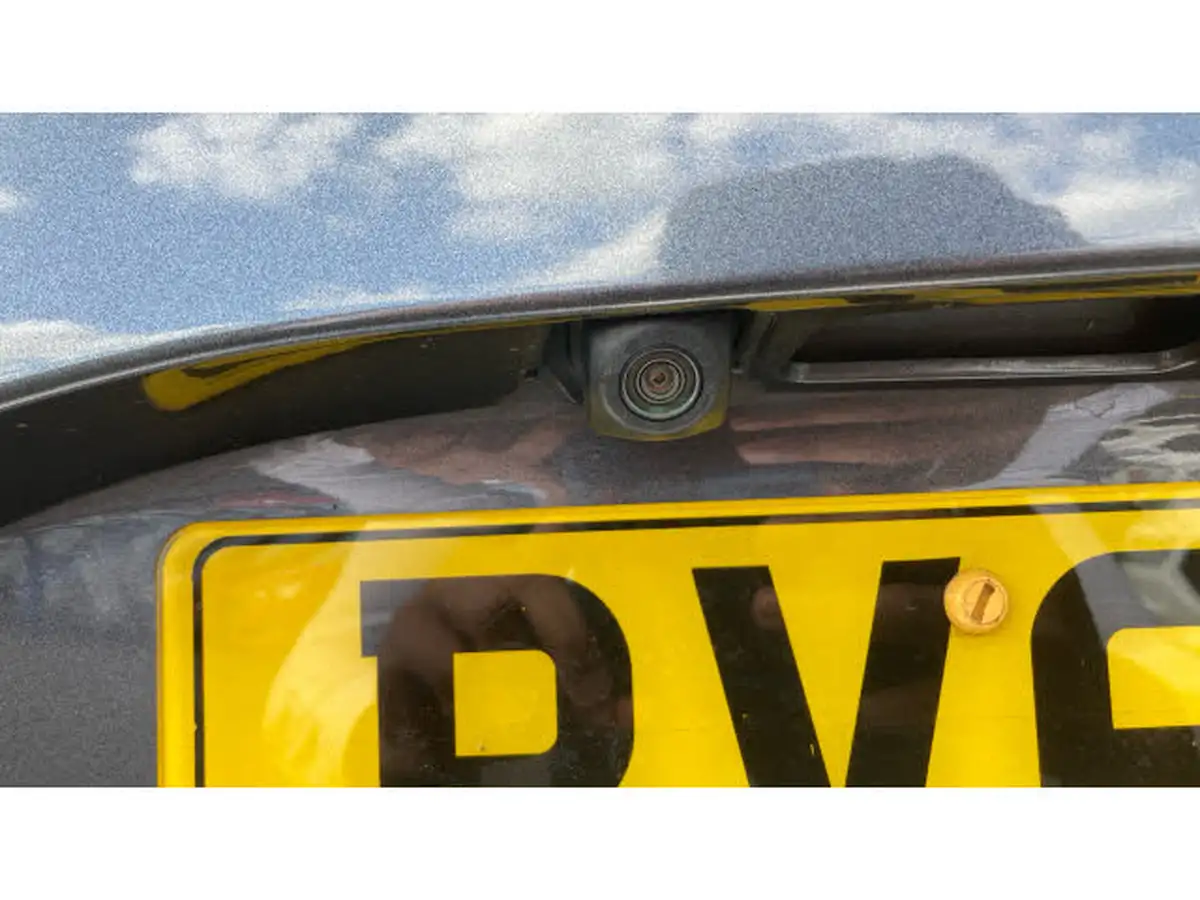 2019-toyota-yaris-15-vvt-i-icon-tech-111bhp-1496cc-big-26