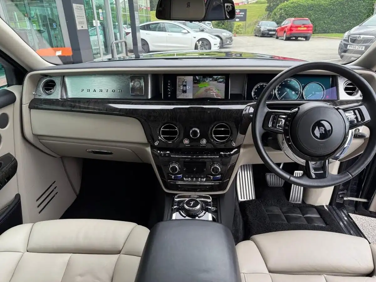 2018-rolls-royce-phantom-67-big-28