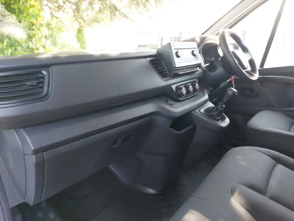 2022-renault-trafic-20dci-ll30-130-business-panel-big-2