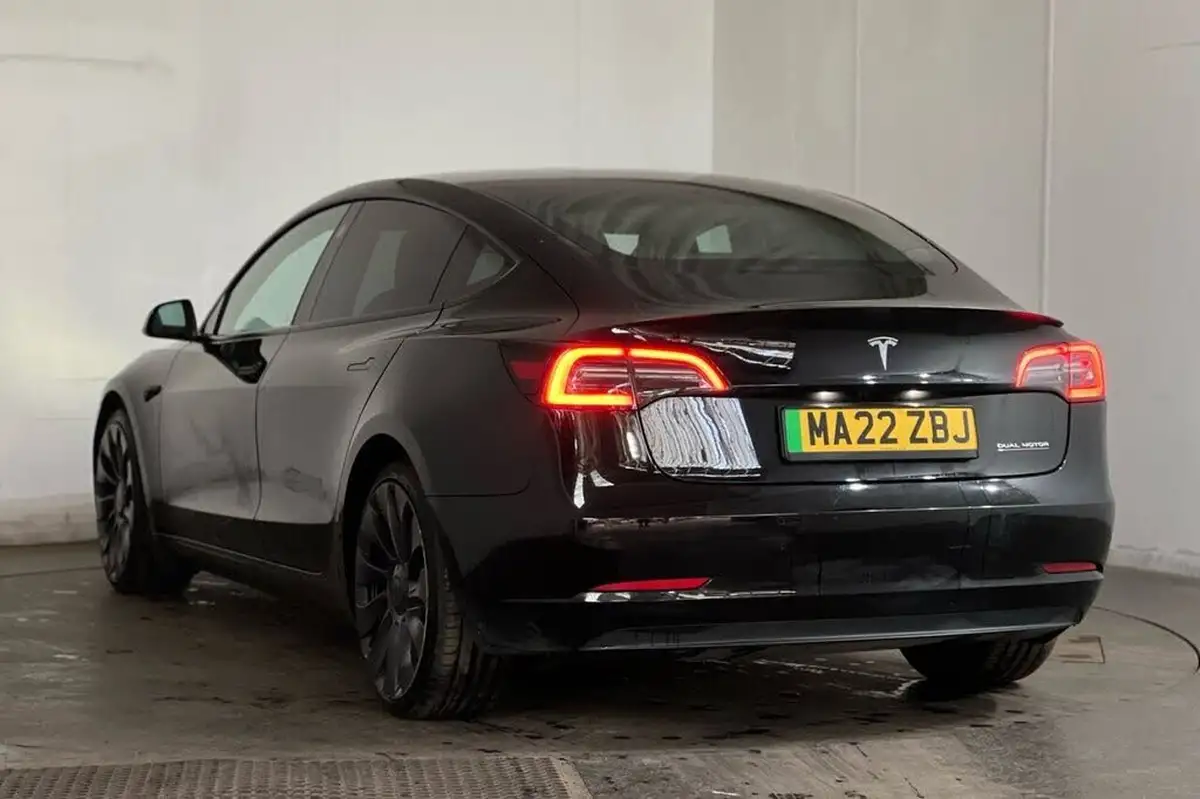 2022-tesla-model-3-e-performance-big-22