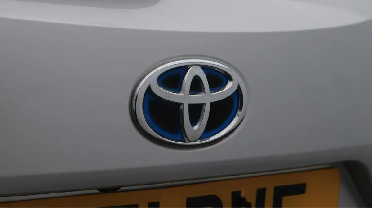 2021-toyota-corolla-18-vvt-i-icon-tech-spare-wheel-touring-sports-5d-big-22