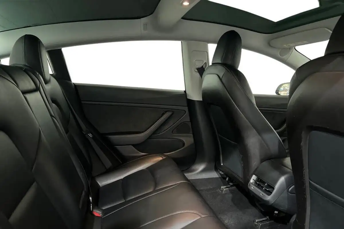 2020-tesla-model-3-e-long-range-big-9
