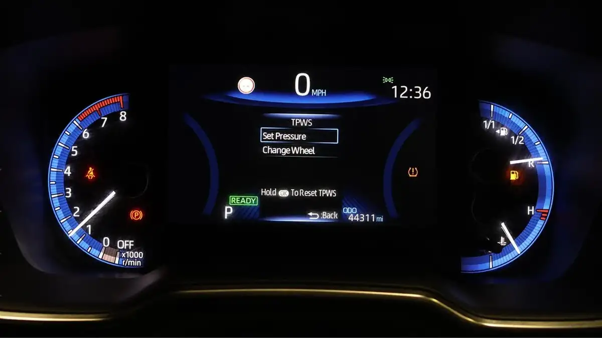 2020-toyota-corolla-20-vvt-i-excel-spare-wheel-touring-sports-big-12