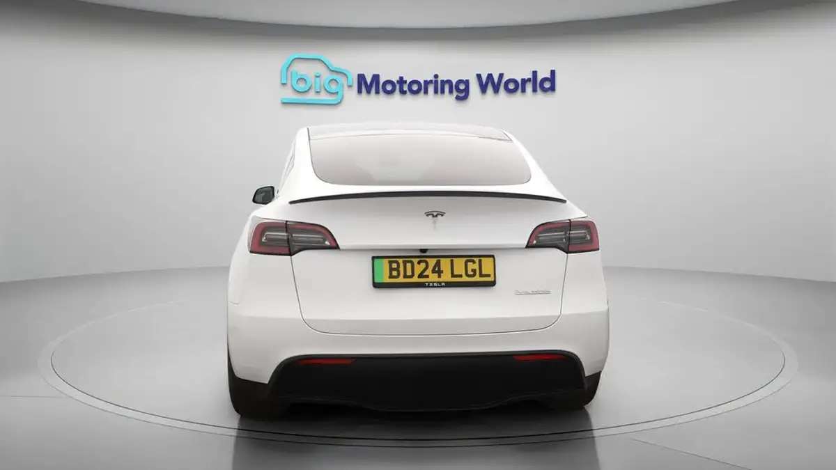 2024-tesla-model-y-e-performance-big-6