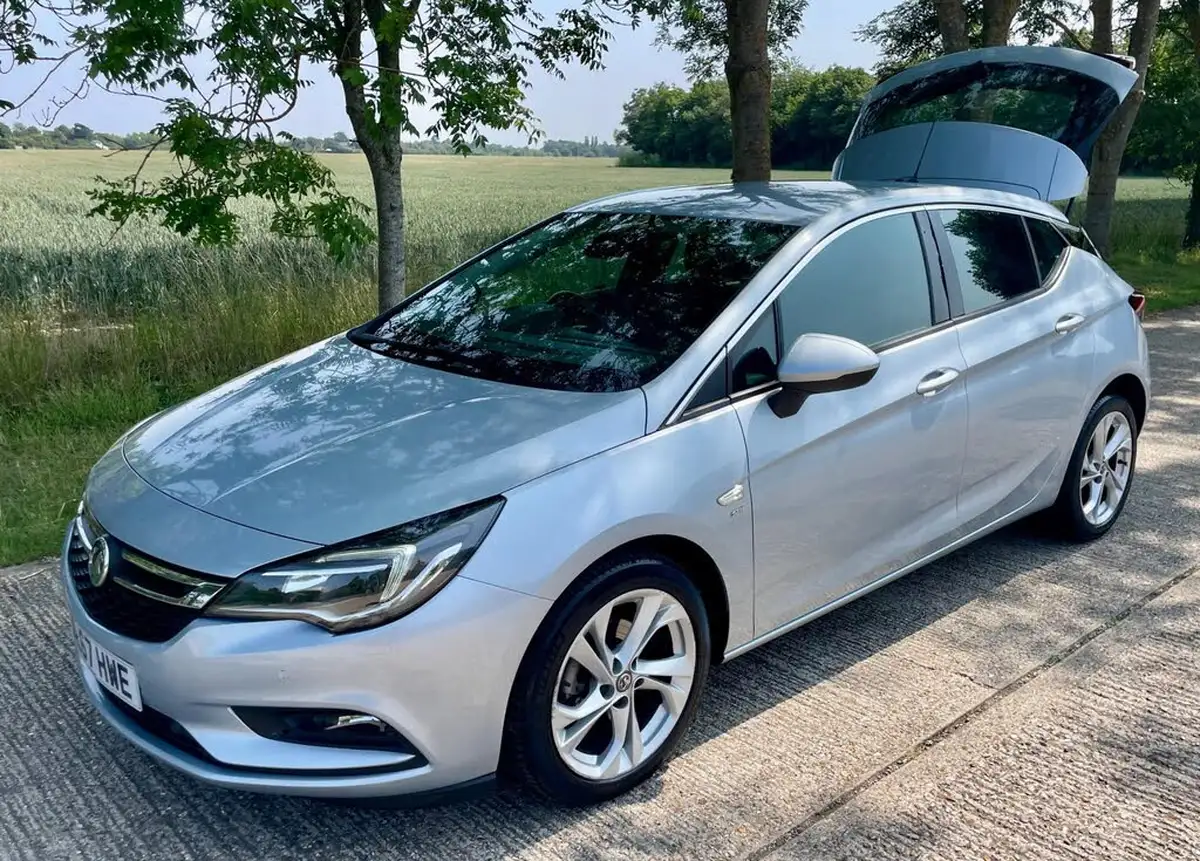 2017-vauxhall-astra-16cdti-sri-110ps-hatchback-big-12