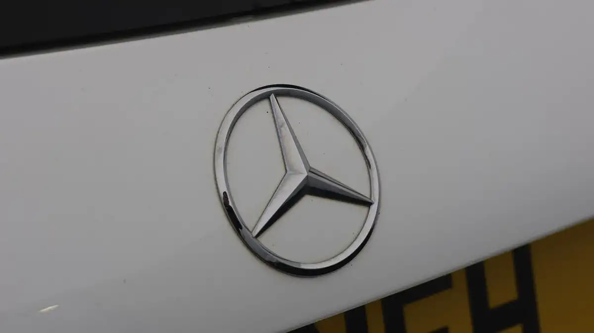 2019-mercedes-benz-a-class-20-a220-amg-line-hatchback-5d-big-20