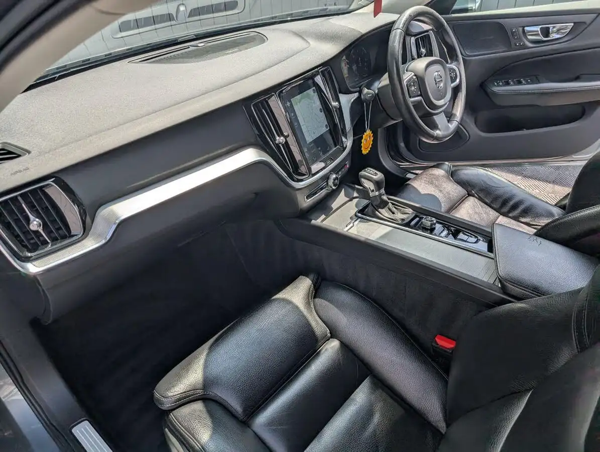 2019-volvo-v60-20td-d4-inscription-geartronic-big-32