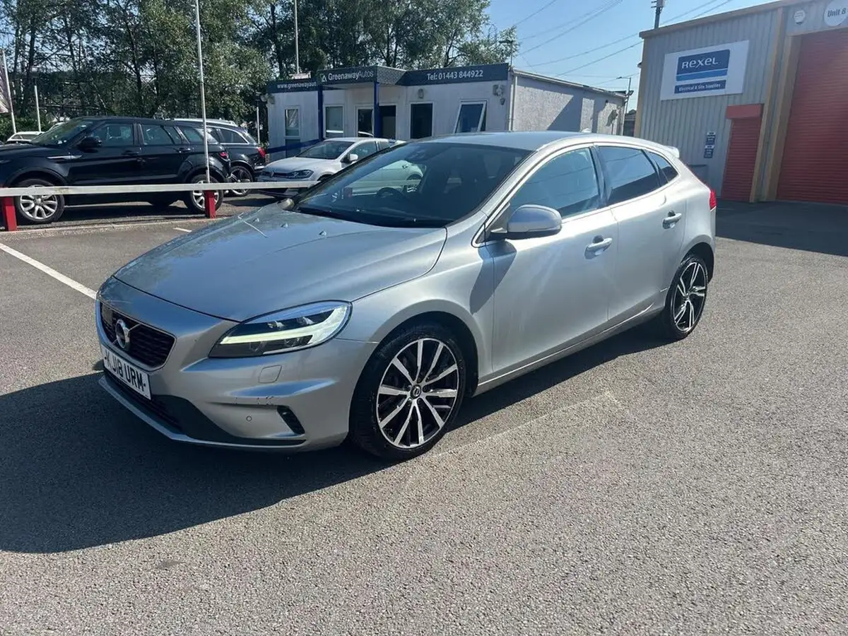 2018-volvo-v40-20td-d3-r-design-geartronic-big-4