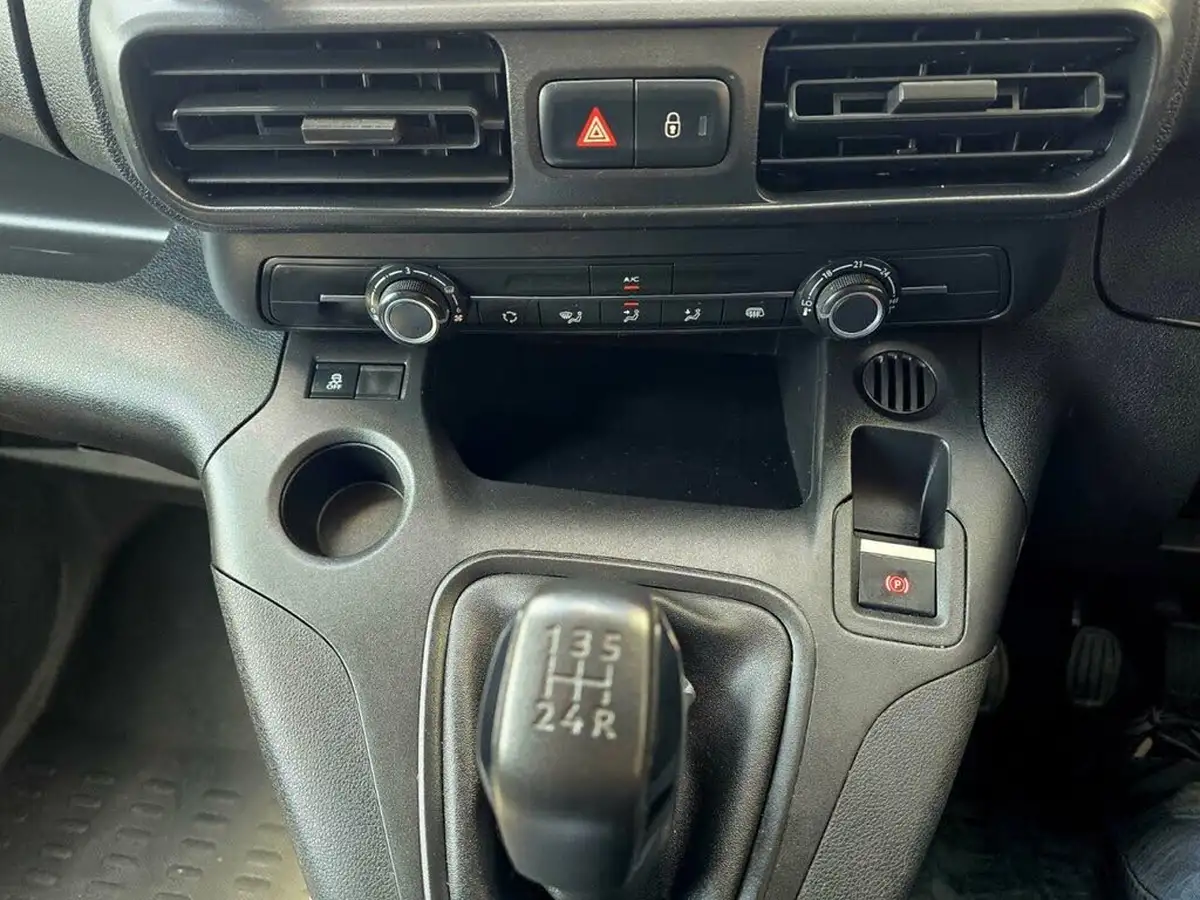 2019-peugeot-partner-15-bluehdi-1000-professional-100ps-eu6dt-panel-big-19