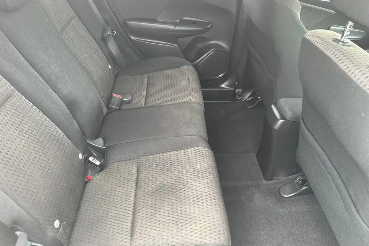 2018-honda-jazz-13-i-vtec-ex-navi-cvt-big-25