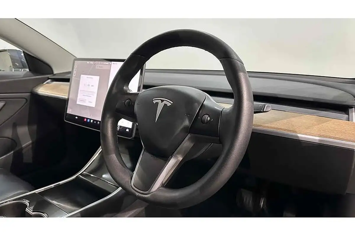 2019-tesla-model-3-e-standard-plus-big-38