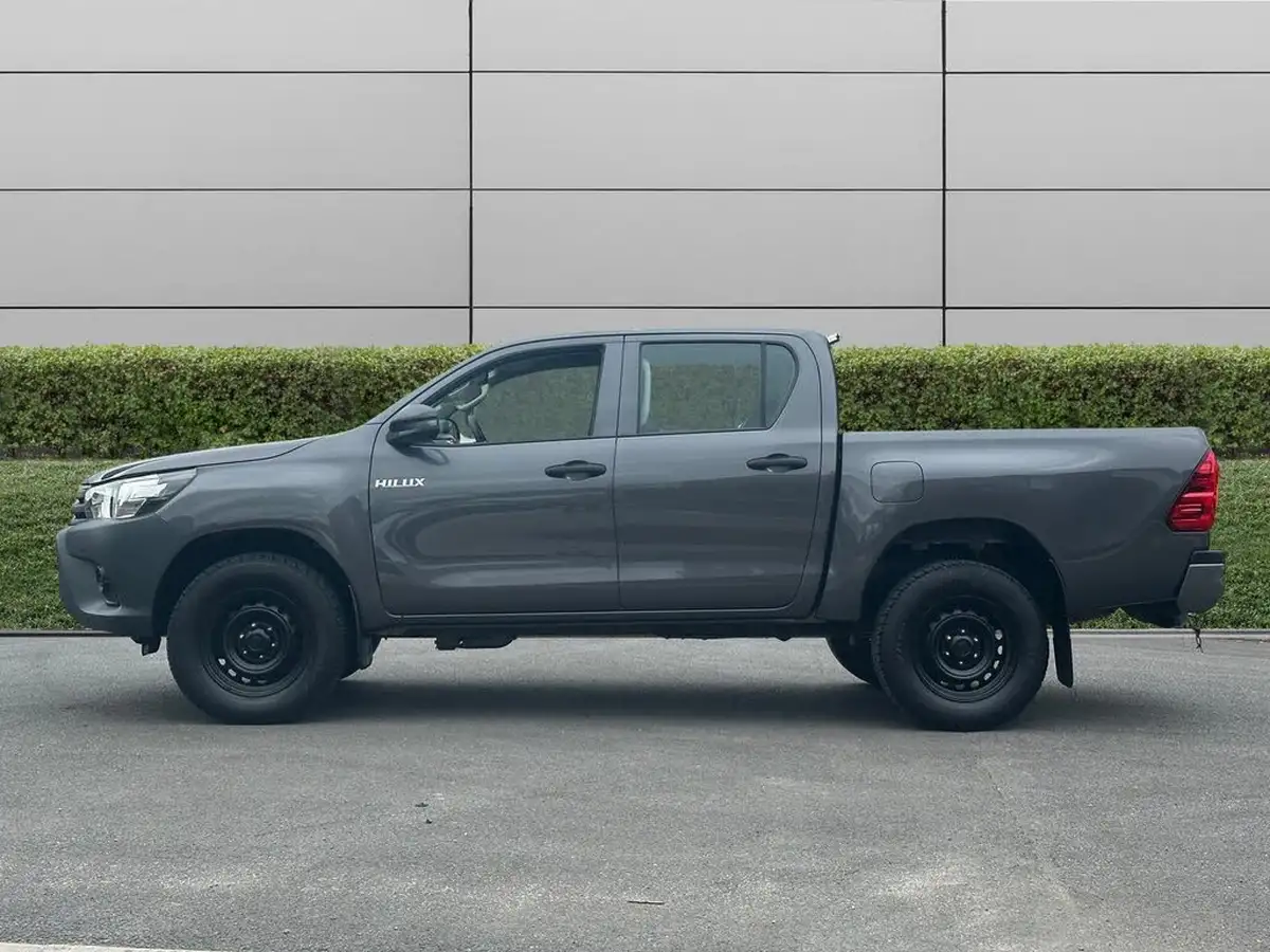 2019-toyota-hi-lux-24d-4d-active-150hpeu6dt-e-32t-double-pick-up-big-4