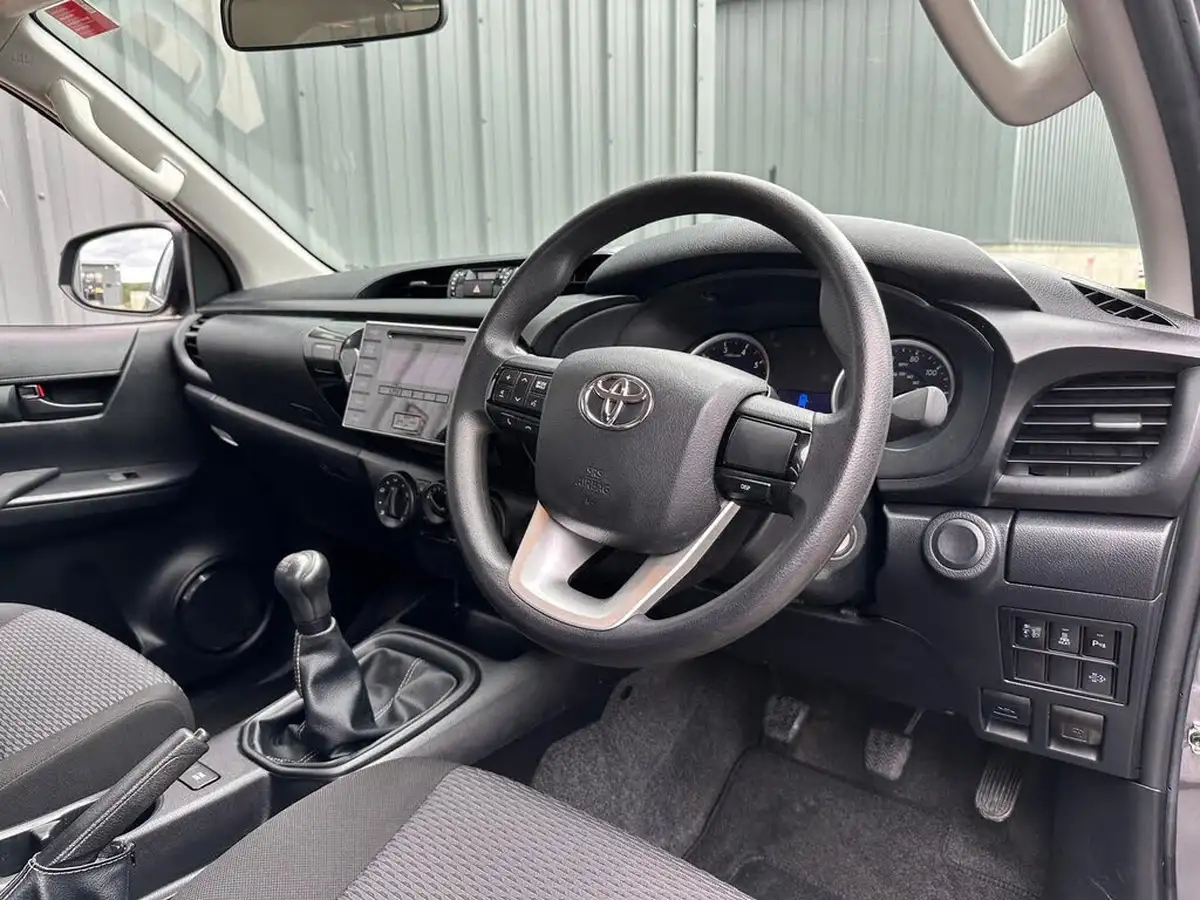 2019-toyota-hi-lux-24d-4d-active-150hpeu6dt-e-32t-double-pick-up-big-27
