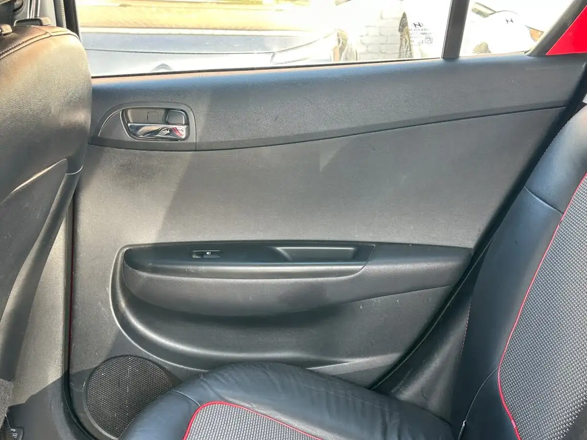 2010-hyundai-i20-14-style-big-31
