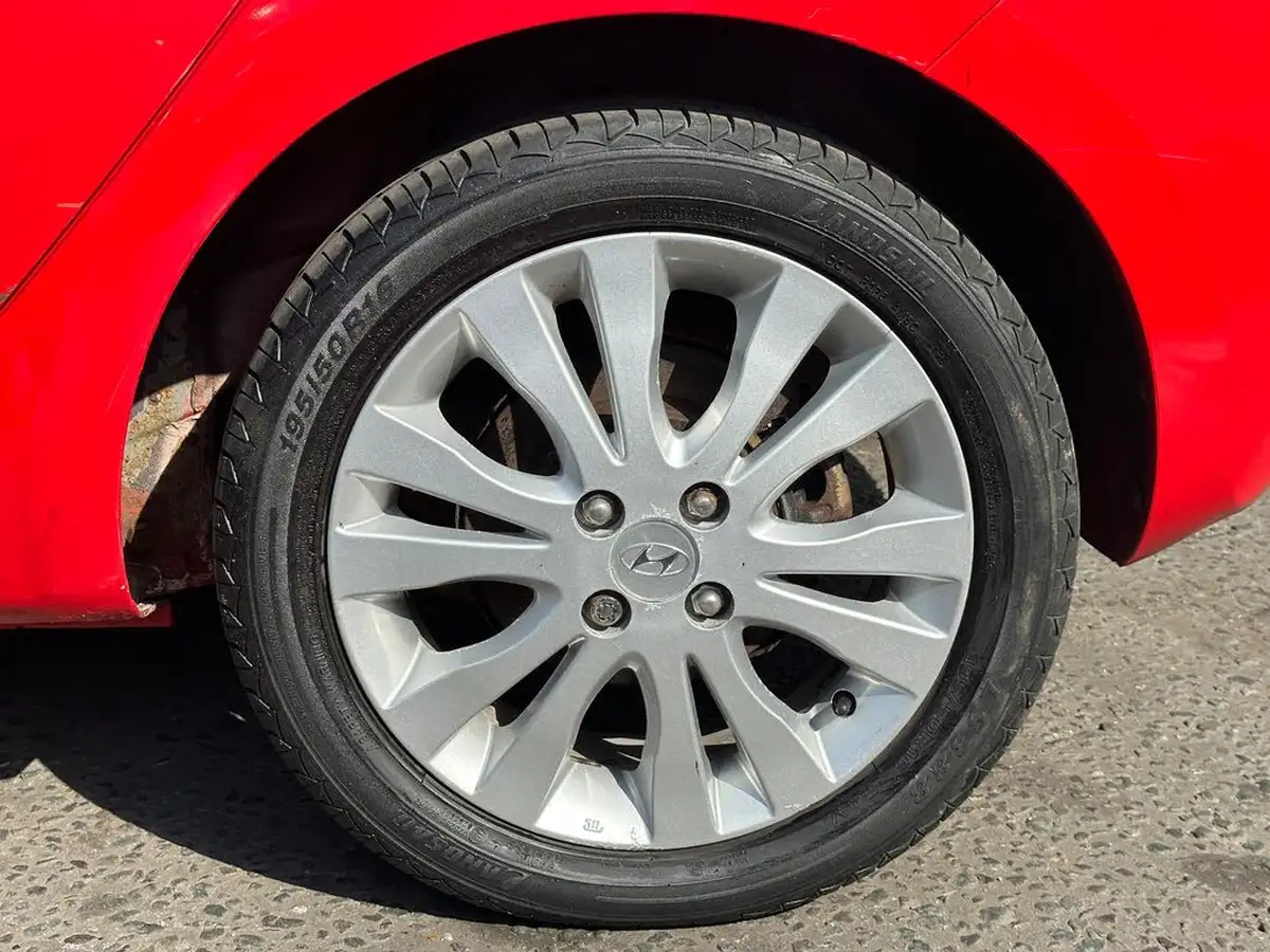 2010-hyundai-i20-14-style-big-7