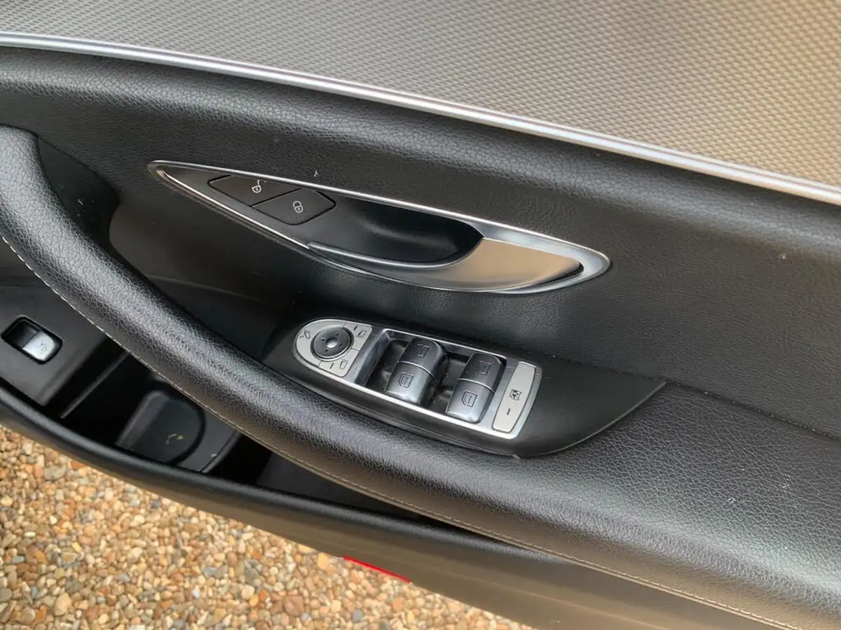 2019-mercedes-benz-e-class-20d-e220d-se-ss-saloon-4d-big-9