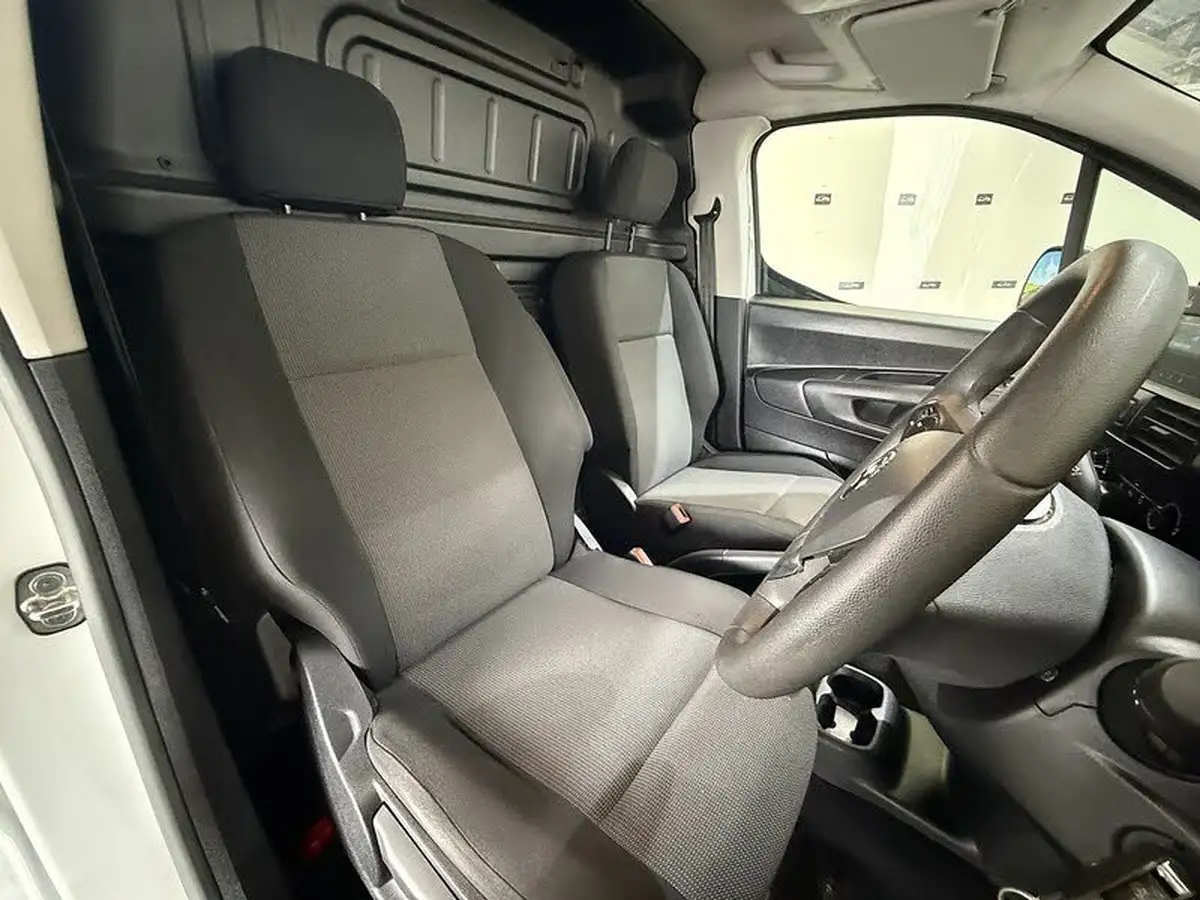 2020-vauxhall-combo-15cdti-sportive-2300-100pseu6d-t-l2h1-panel-big-18