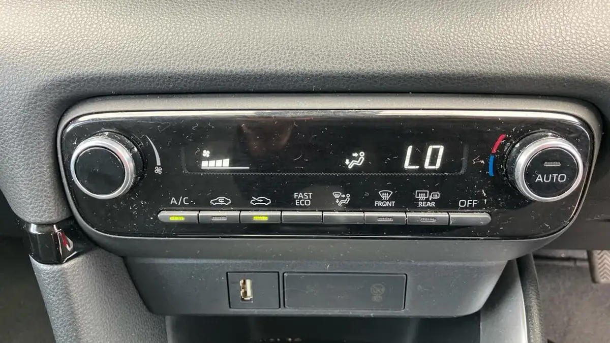 2023-toyota-yaris-15-vvt-i-design-big-21