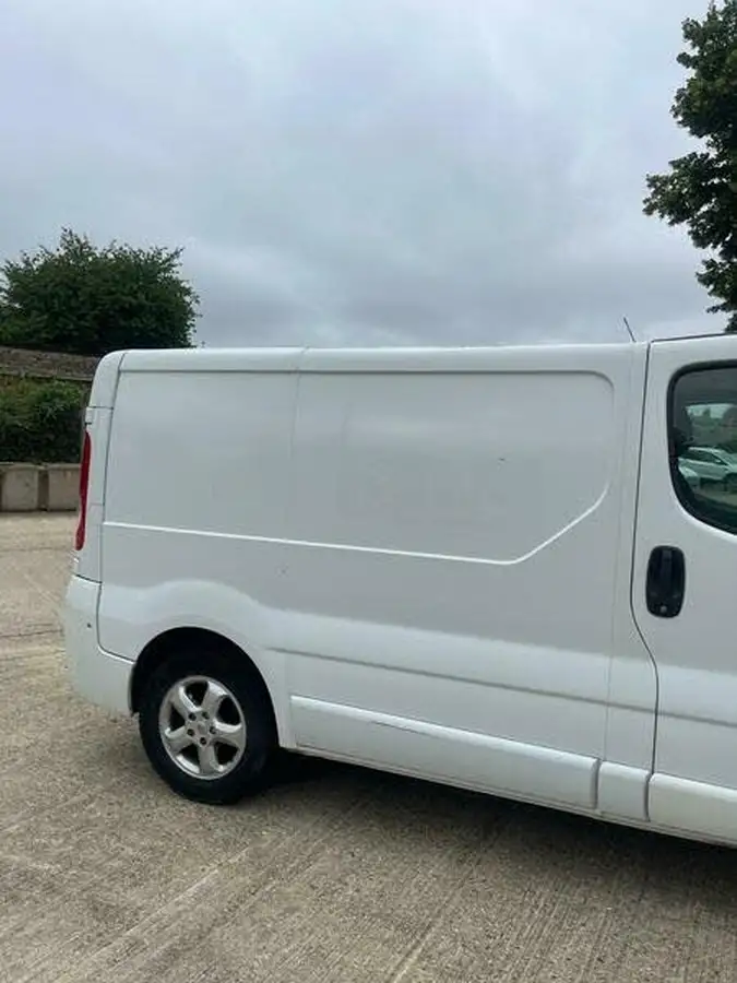 2014-renault-trafic-20dci-sl27dci-115-sport-big-11