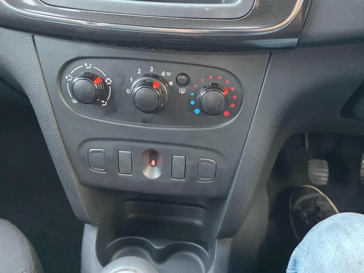 2017-dacia-sandero-10-sce-access-big-44