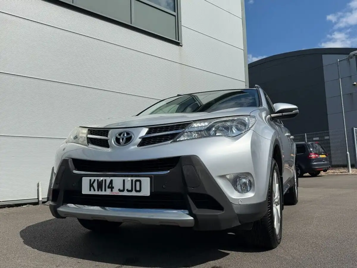 2014-toyota-rav4-22td-invincible-22d-4d-nav-big-2