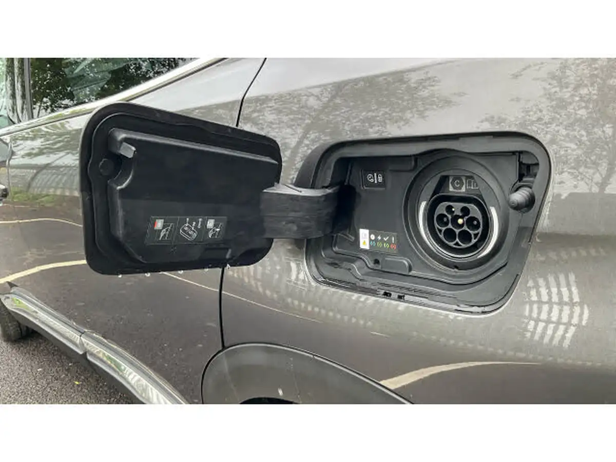 2022-peugeot-3008-suv-16-puretech-gt-premium-300bhp-4wd-hybrid4-e-eat8-big-29