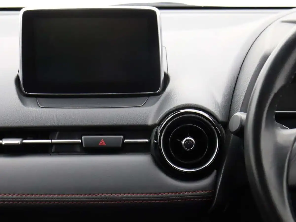 2017-mazda-mazda2-15-sport-nav-115ps-big-8