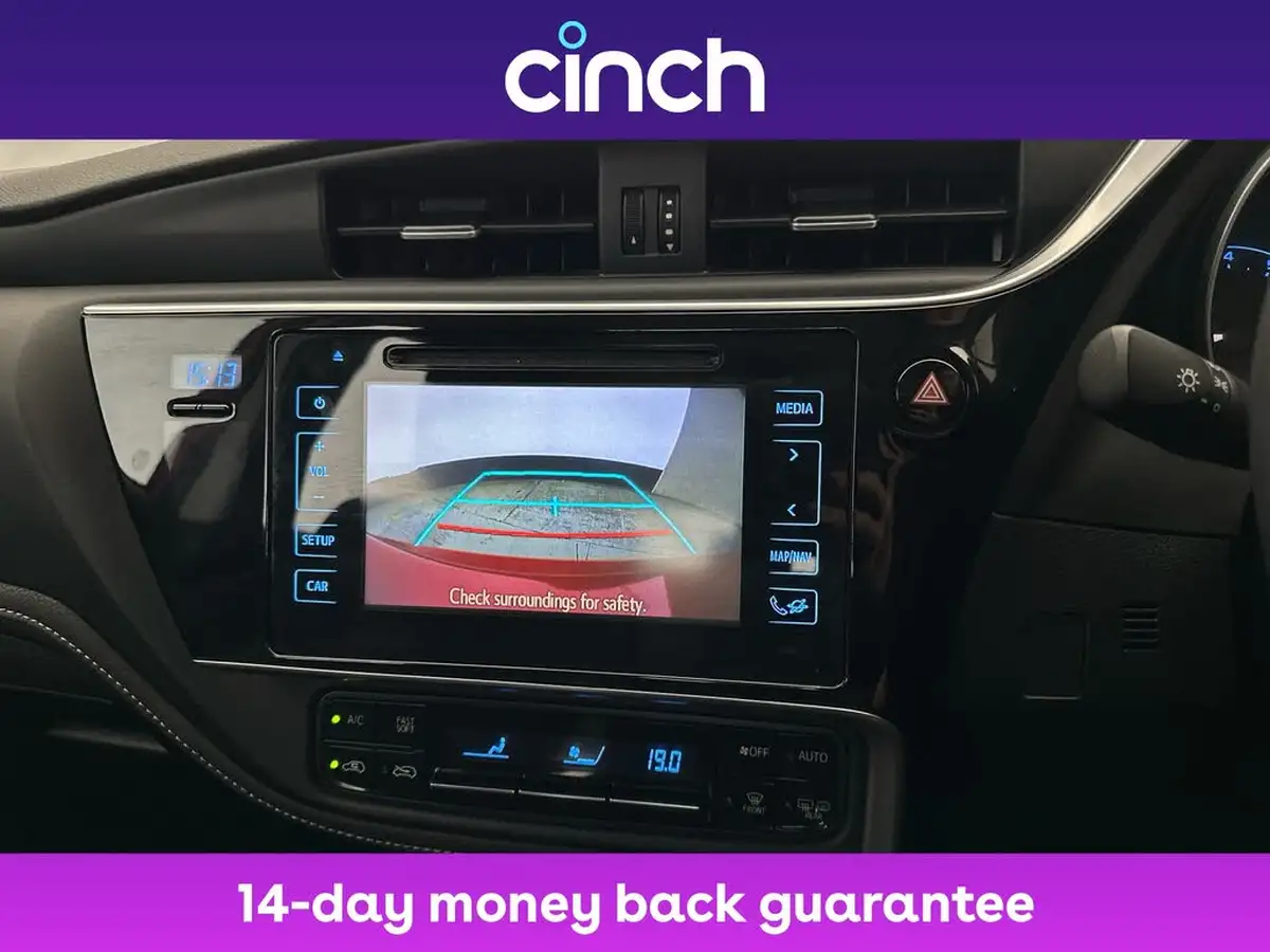 2017-toyota-auris-12t-business-edition-hatchback-big-35