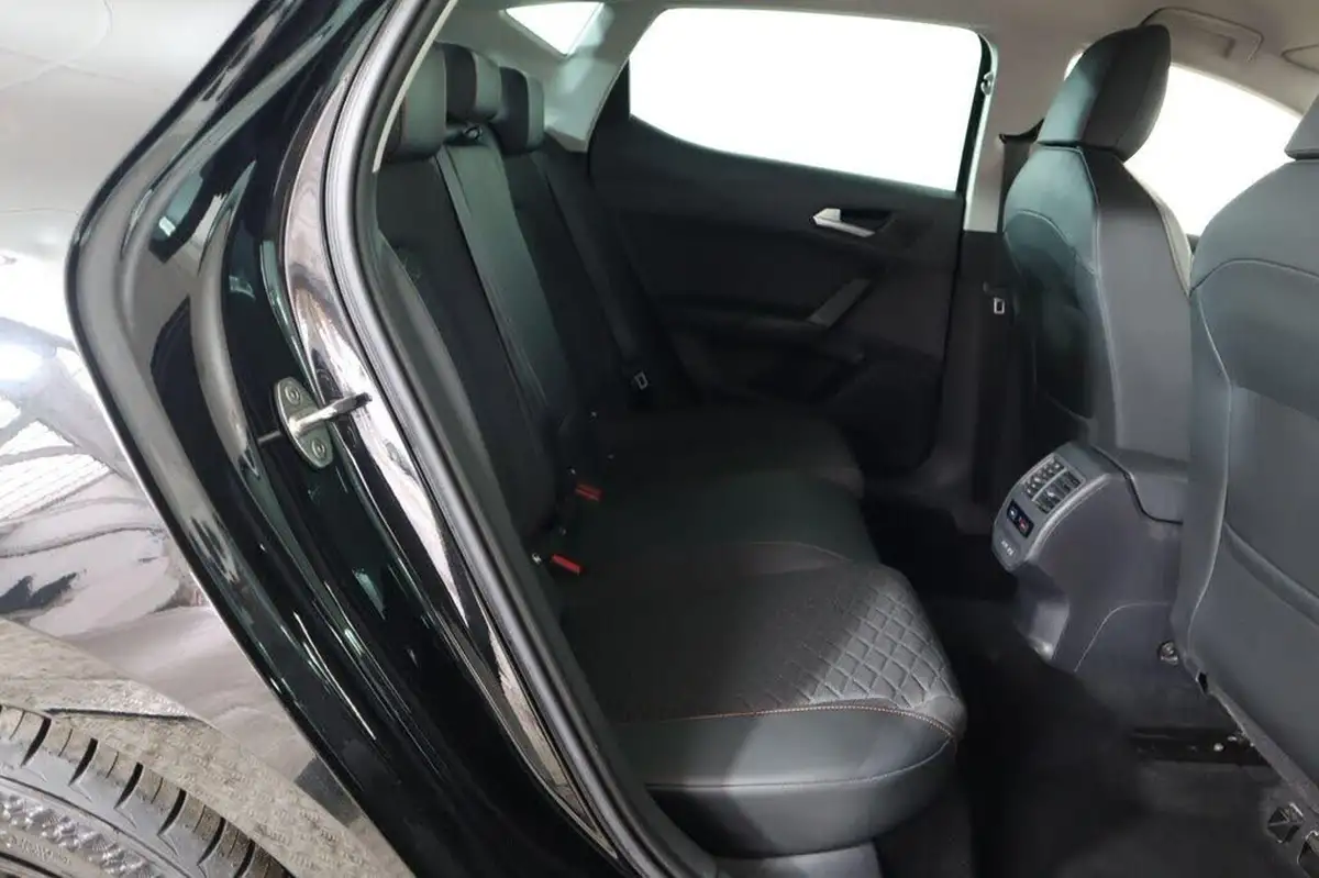 2021-seat-leon-15-etsi-fr-hatchback-big-14