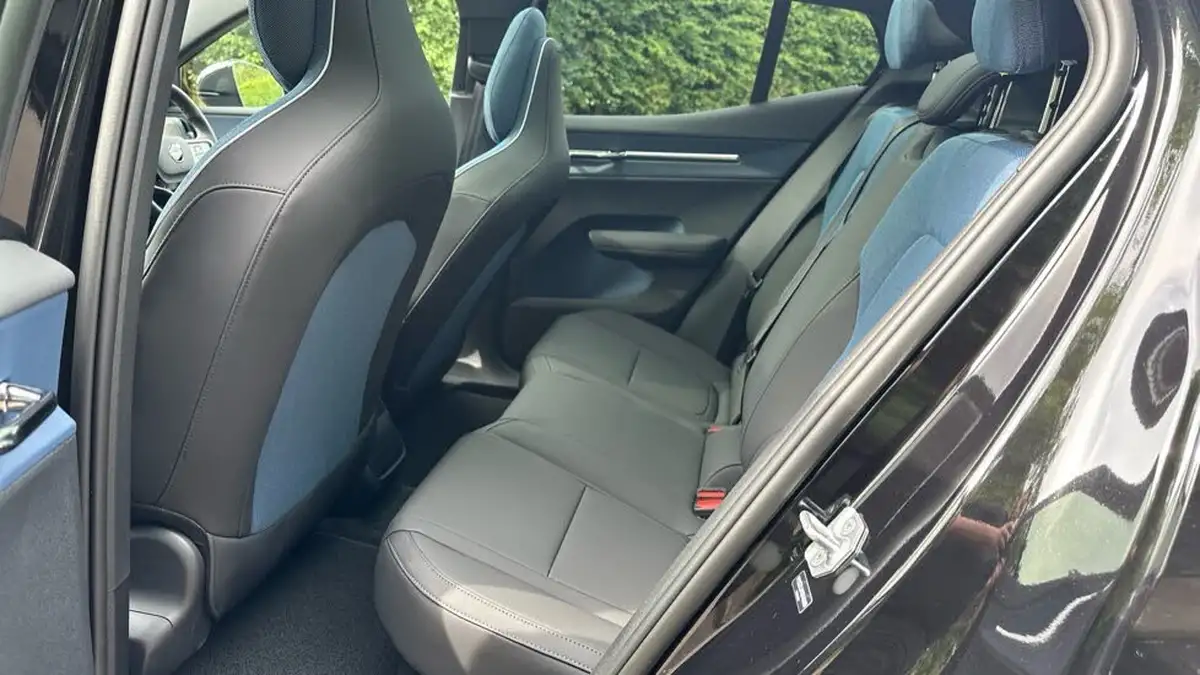 2025-volvo-ex30-e-single-motor-ultra-big-31