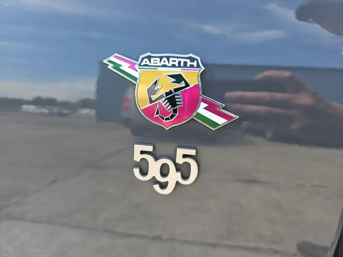 2017-abarth-595-14-tjet-big-15